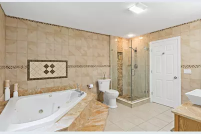 1084 Laurel St, Fall River, MA 02721 - Photo 11