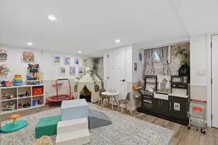 31 Olive St, Newburyport, MA 01950 - Photo 23
