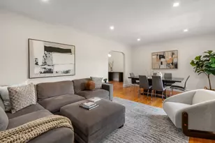 15 Monmouth Ct, Brookline, MA 02446 - Photo 1