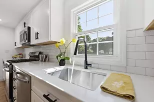97 Maebeth St, Springfield, MA 01119 - Photo 11