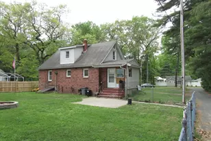 10 Bartlett St, South Hadley, MA 01075 - Photo 5