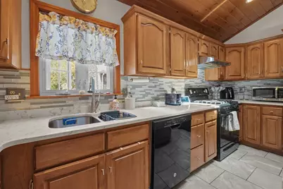 58 Sylvia St, New Bedford, MA 02745 - Photo 5
