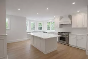 66 Pleasant St, Marblehead, MA 01945 - Photo 5
