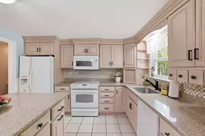 17 Briggs Ave, Bourne, MA 02532 - Photo 9