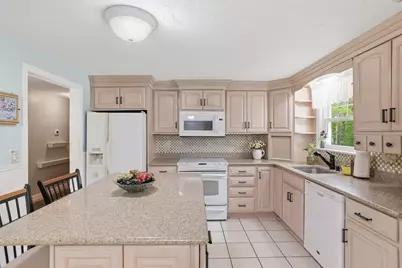 17 Briggs Ave, Bourne, MA 02532 - Photo 9