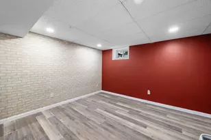 72 Manchester St, Lowell, MA 01852 - Photo 31