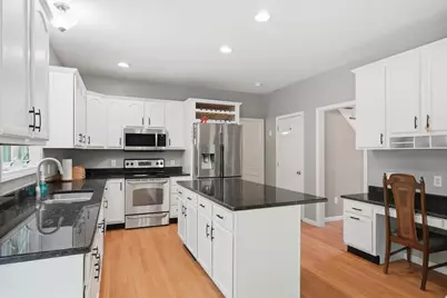 206 Washington St, Northbridge, MA 01534 - Photo 9