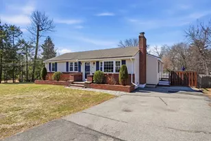 4 Edsel Dr, Burlington, MA 01803 - Photo 3