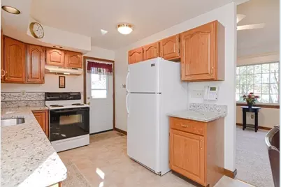 100 Saint Nicholas Ave, Worcester, MA 01606 - Photo 3