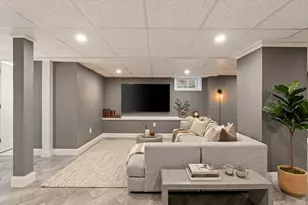 547 Broadway, Somerville, MA 02145 - Photo 9