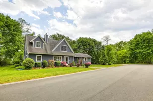 4 Meadow Ln, Danvers, MA 01923 - Photo 3