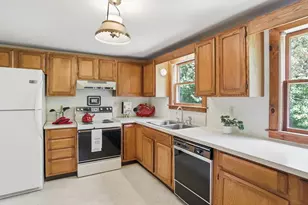 572 Massachusetts Ave, Lunenburg, MA 01462 - Photo 9