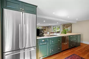 27 Waldron St, Marblehead, MA 01945 - Photo 9