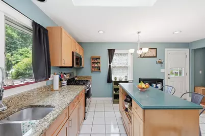 137 South St, Northborough, MA 01532 - Photo 5