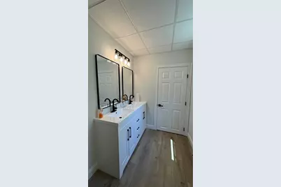 18 Baldwin St, Worcester, MA 01604 - Photo 5