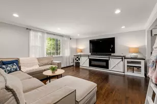 105 High St, Holliston, MA 01746 - Photo 5