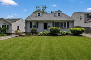 82 Parkside Ave, Pawtucket, RI 02861 - Photo 1