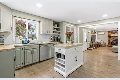 331 Elm St, East Longmeadow, MA 01028 - Photo 9