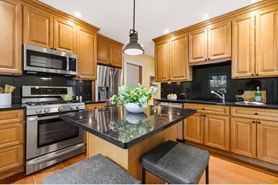 15 Ellis St, Woburn, MA 01801 - Photo 13