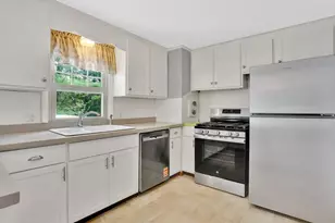 71 Leonard St, Northampton, MA 01053 - Photo 15