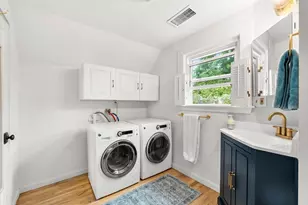 25 Barton St, Newburyport, MA 01950 - Photo 15