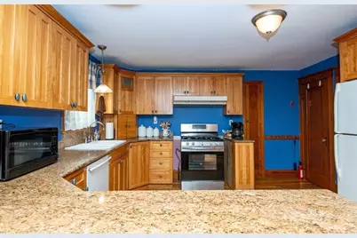 8 Highland Street, Peabody, MA 01960 - Photo 9