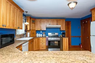 8 Highland St, Peabody, MA 01960 - Photo 9