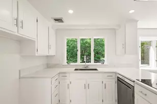 389 Porter St, Melrose, MA 02176 - Photo 19