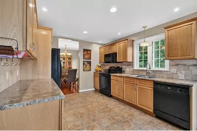 16A Burghardt St, Worcester, MA 01604 - Photo 9