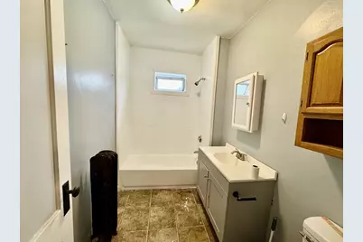 36 Plymouth St, Lowell, MA 01854 - Photo 9