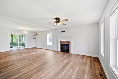 18 Woodland Ln, Belchertown, MA 01007 - Photo 7
