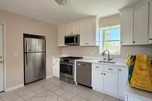 6 Edwards Pl, Chelmsford, MA 01863 - Photo 9