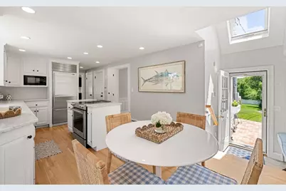 37 Salisbury Dr, Westwood, MA 02090 - Photo 3