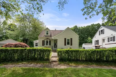 35 Queen Cir, South Hadley, MA 01075 - Photo 3