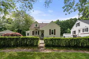 35 Queen Cir, South Hadley, MA 01075 - Photo 3