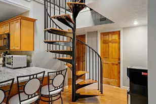 21 Margin St, Lynn, MA 01905 - Photo 5
