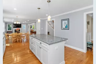 32 Lauricella Lane, Waltham, MA 02452 - Photo 5