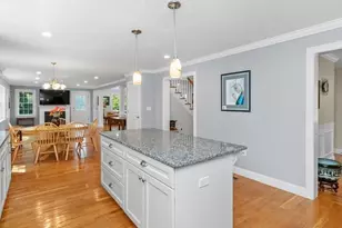 32 Lauricella Ln, Waltham, MA 02452 - Photo 5