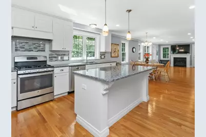 32 Lauricella Lane, Waltham, MA 02452 - Photo 3