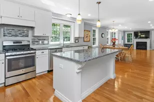 32 Lauricella Ln, Waltham, MA 02452 - Photo 3