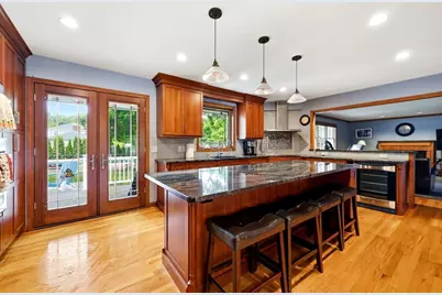 2 Christopher Cir, Wilbraham, MA 01095 - Photo 3