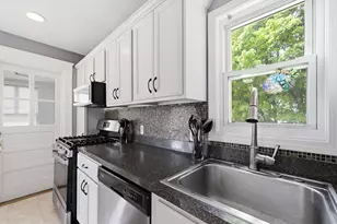 22 Lauf St, Worcester, MA 01602 - Photo 17