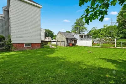 36 Oxford Ave, Haverhill, MA 01835 - Photo 5