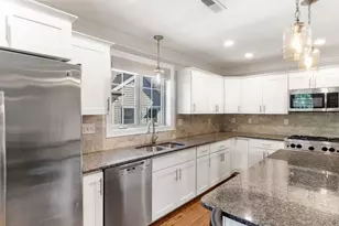 22 Hawthorne St, Boston, MA 02119 - Photo 9