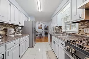 11 Mcfarlin Rd, Chelmsford, MA 01824 - Photo 11