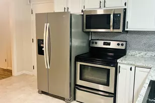 60 Chapin St, Holyoke, MA 01040 - Photo 5