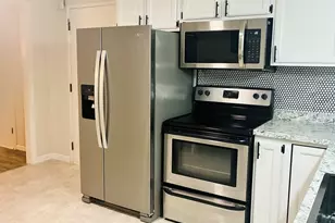 60 Chapin St, Holyoke, MA 01040 - Photo 5
