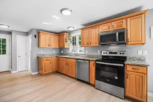 137 Lake Ave, Wareham, MA 02538 - Photo 11