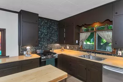 86 Sycamore St, Holyoke, MA 01040 - Photo 5