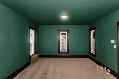 86 Sycamore St, Holyoke, MA 01040 - Photo 23